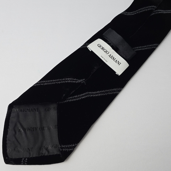 Giorgio Armani Velvet Black Tie With Subtle Metallic SilverThreaded Stripes 56” - Picture 6 of 11